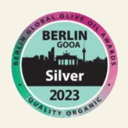 Sølvemblem fra Berlin Global Olive Oil Awards 2023, kategori Quality Organic